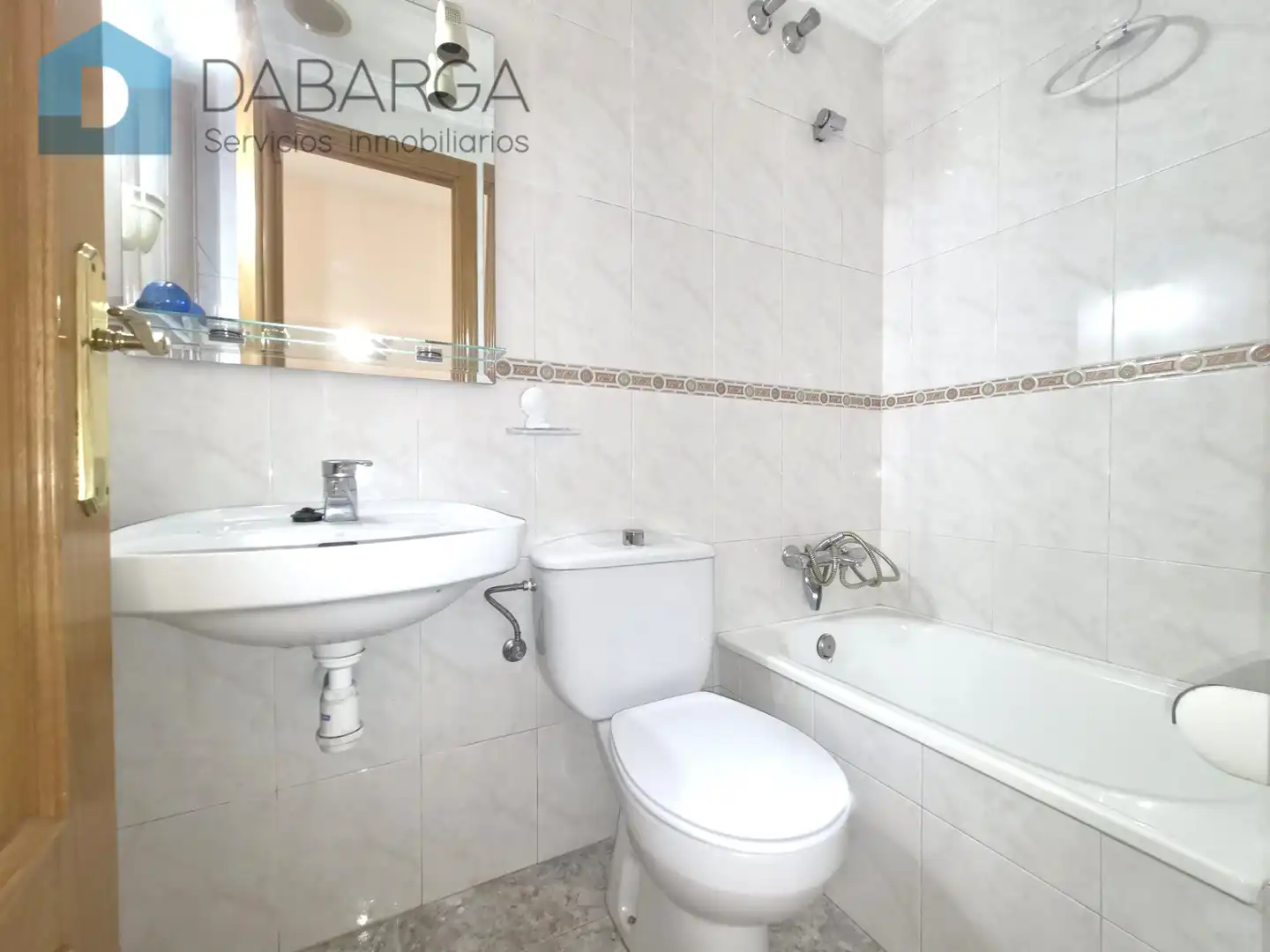 Baño de Piso en venta en Ripollet con Calefacción, Trastero y Horno
