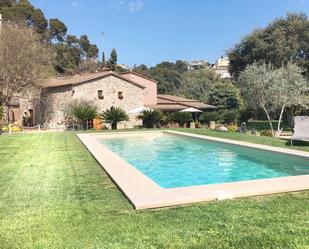 Swimming pool of Country house for sale in Santa Susanna