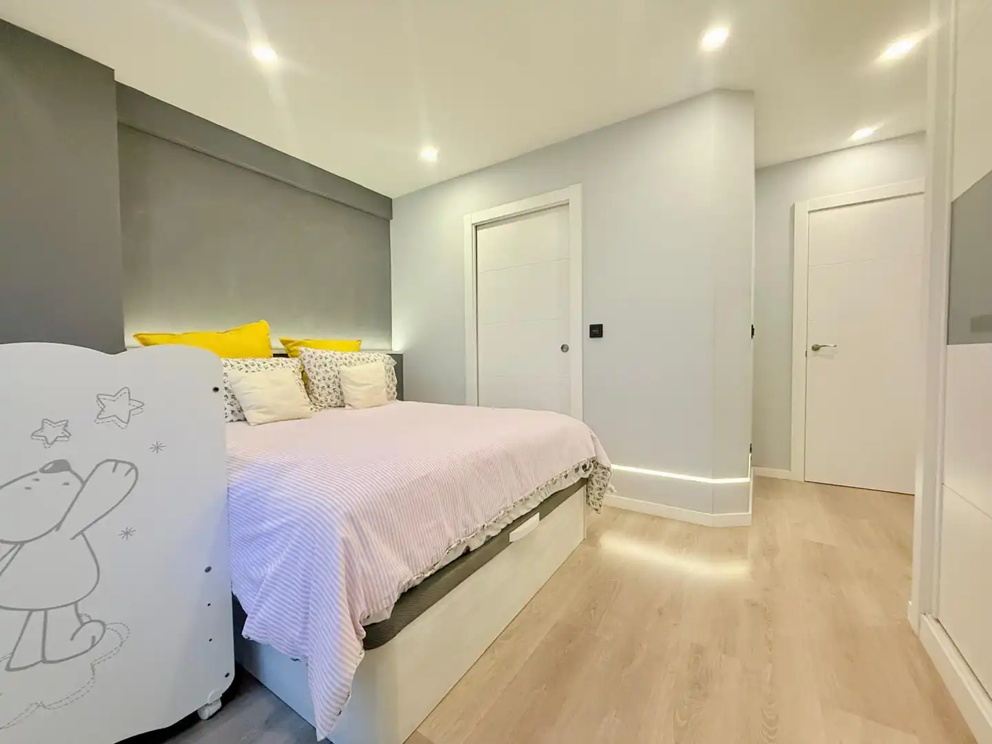 Habitación de Piso en venta en Vigo  con Calefacción, Trastero y Amueblado