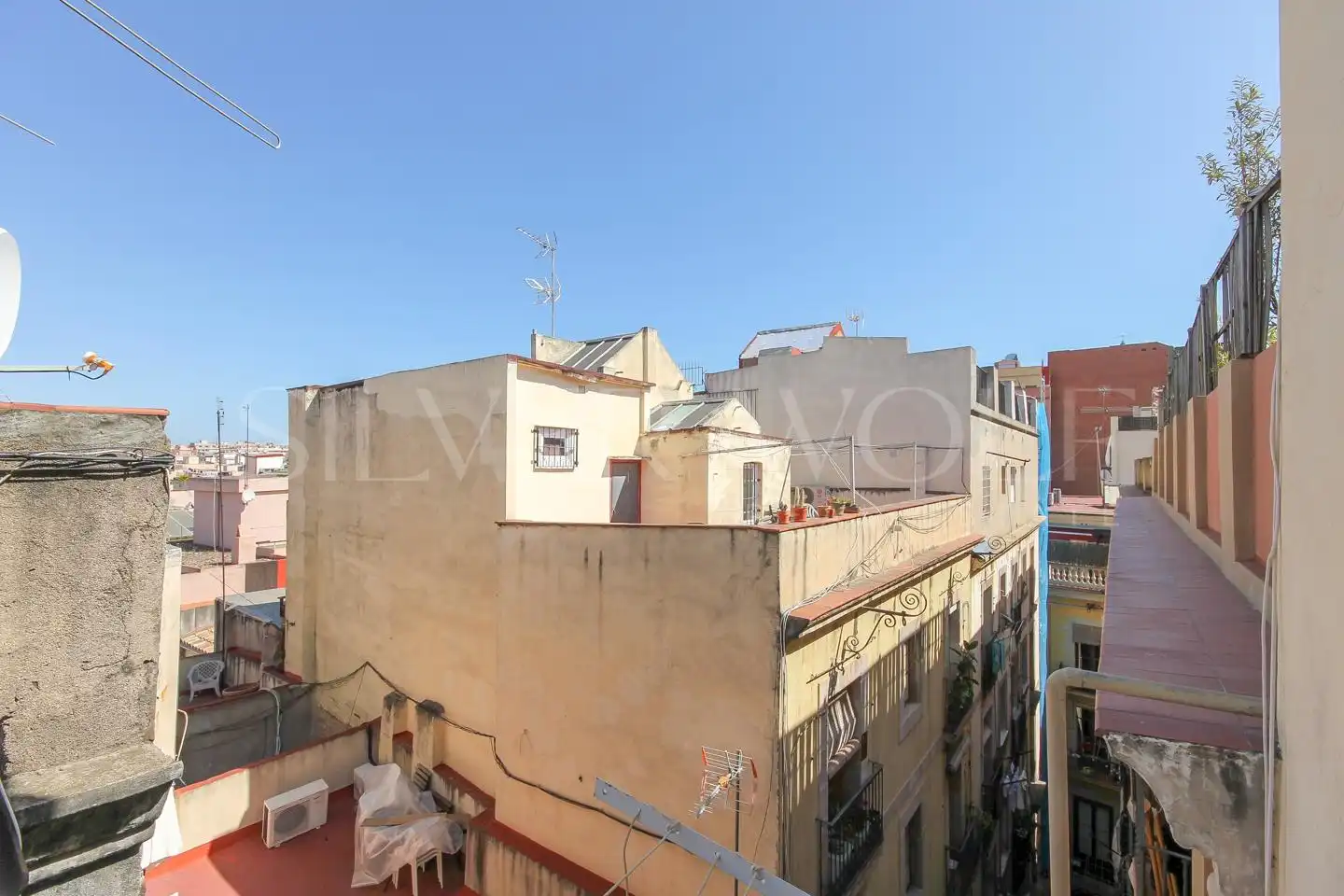 Vista exterior de Loft en venda en Barcelona amb Balcó i Alarma