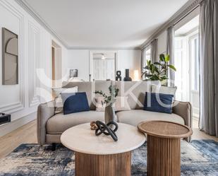 Sala d'estar de Apartament de lloguer en  Madrid Capital amb Moblat, Forn i Rentadora