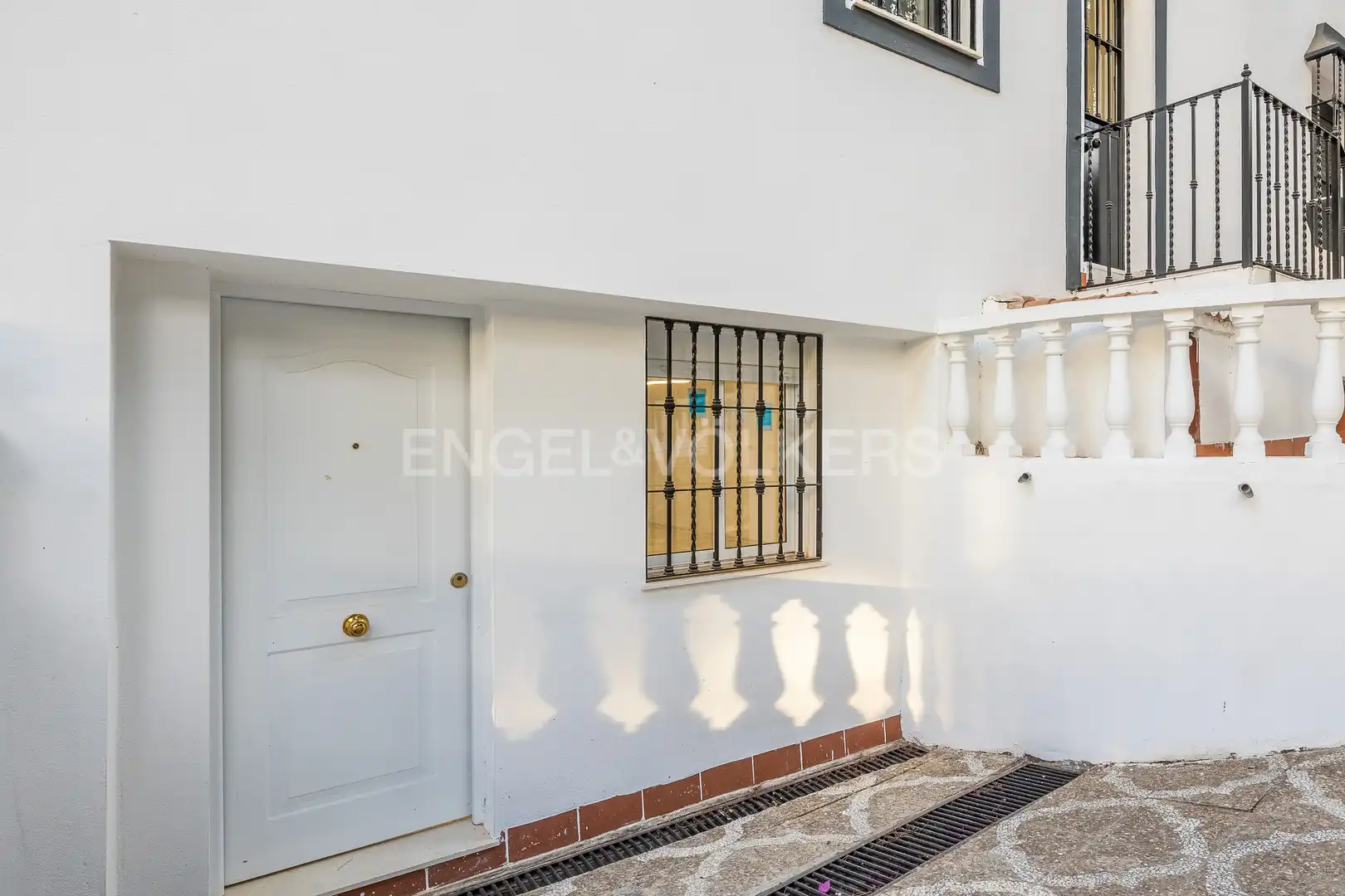 Vista exterior de Casa o xalet en venda en Alcalá de Guadaira amb Calefacció, Jardí privat i Terrassa