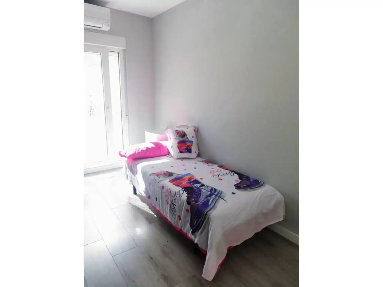 Habitación de Apartamento de alquiler en Burgos con Calefacción, Terraza y Amueblado