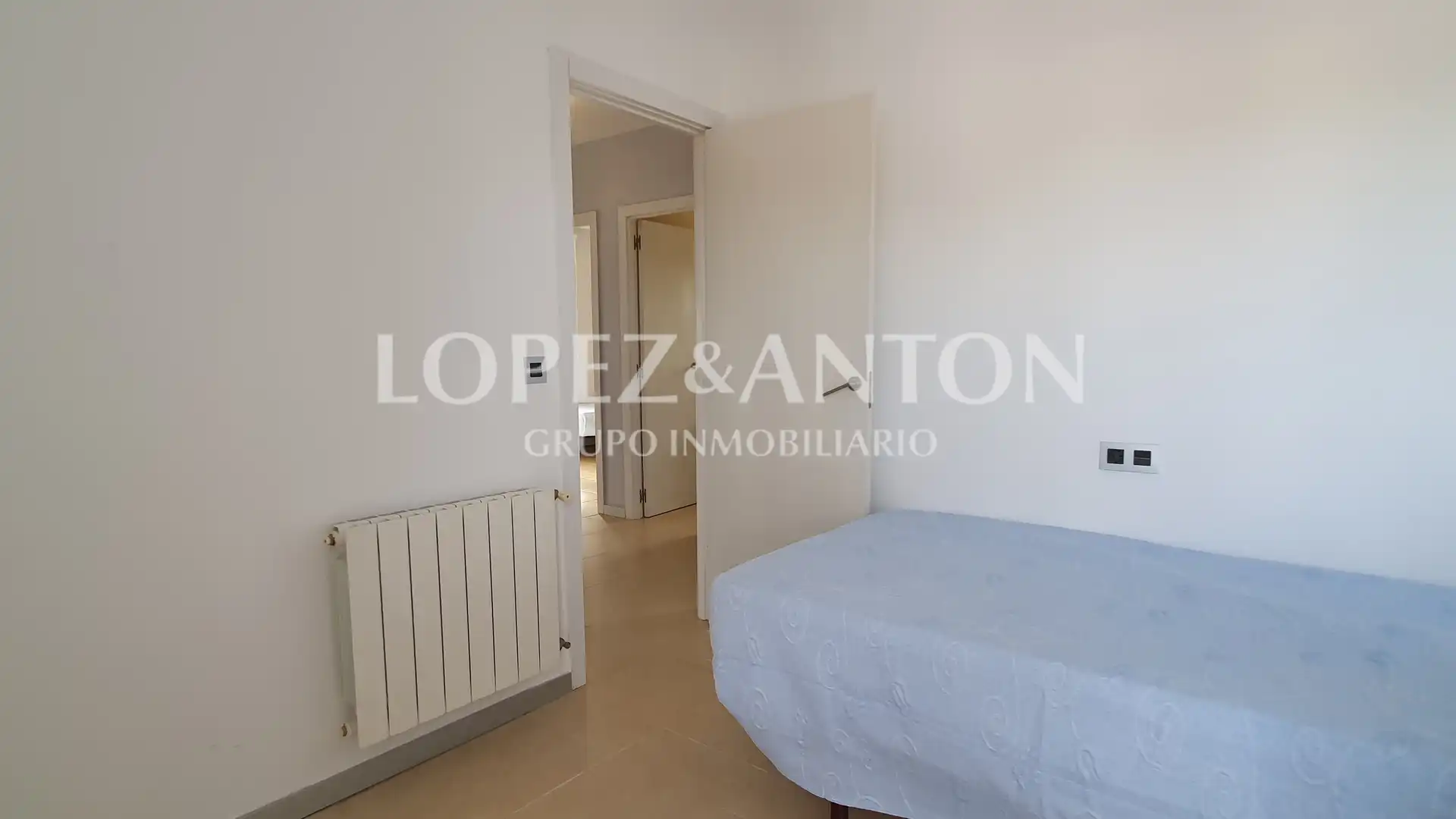 Bedroom of Houses for sale in L'Eliana  with Air Conditioner, Heating and Private garden