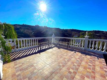 Villa avec balcon à vendre à Cómpeta