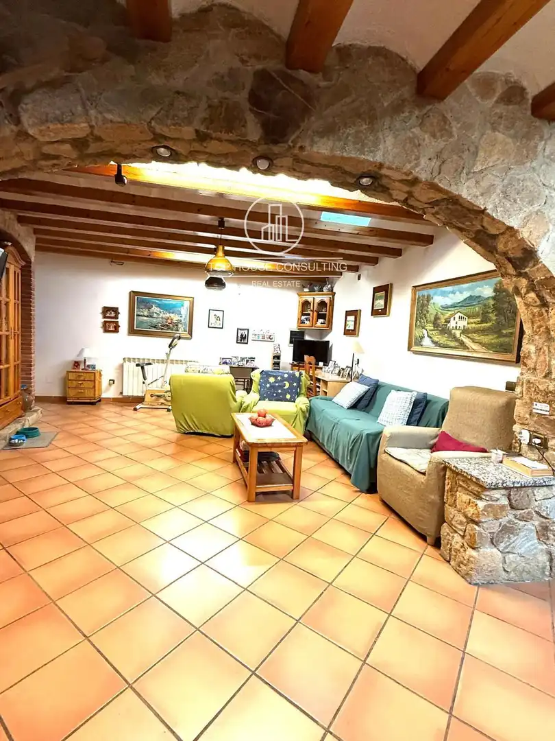 Sala d'estar de Casa o xalet en venda en Arenys de Munt amb Calefacció, Terrassa i Moblat