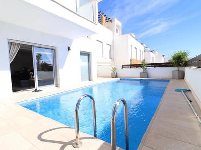 Piscina de Casa o xalet en venda en Torrevieja amb Aire condicionat, Jardí privat i Piscina