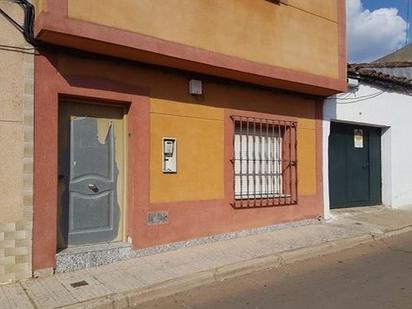 Vista exterior de Casa adosada en venda en Almendralejo amb Terrassa i Balcó