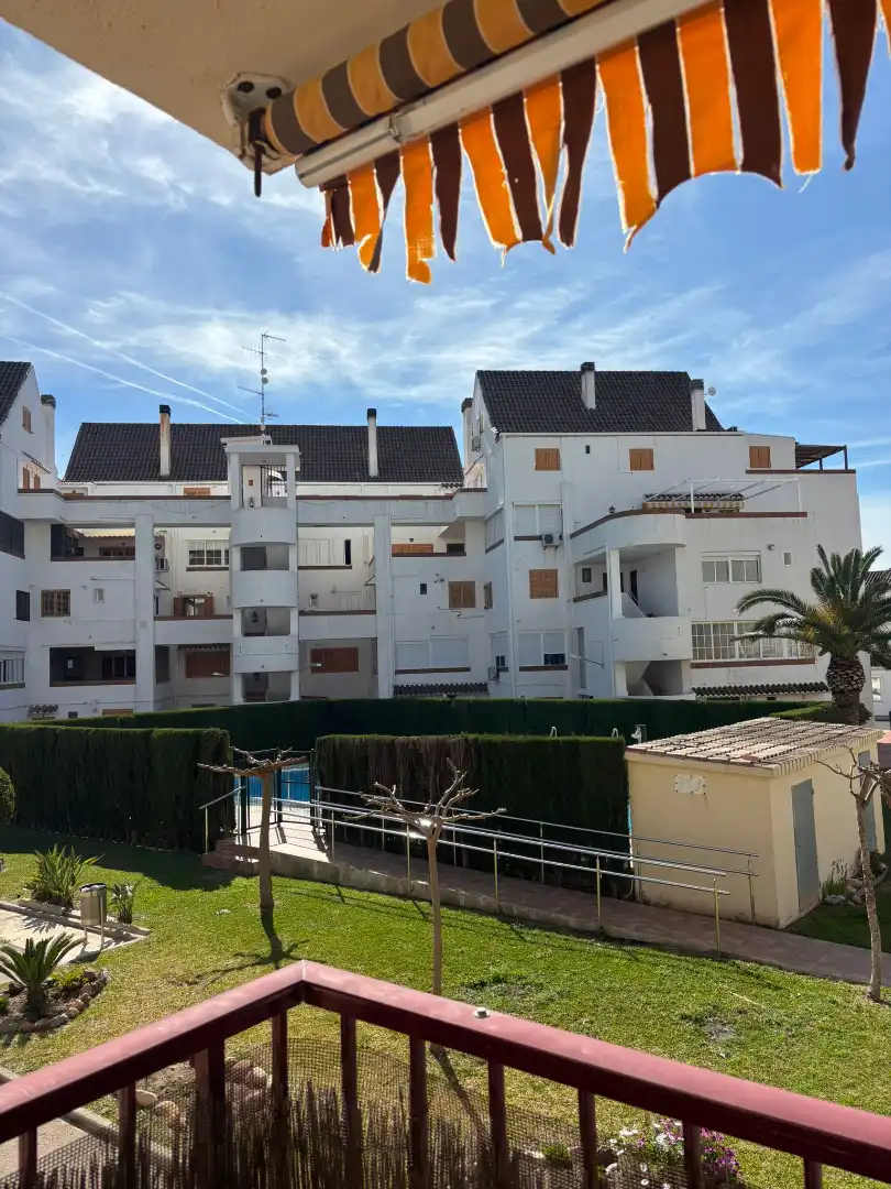 Vista exterior de Pis en venda en Sagunto / Sagunt amb Aire condicionat, Jardí privat i Terrassa