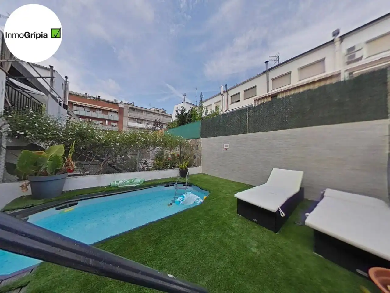 Swimming pool of Houses for sale in Terrassa  with Air Conditioner, Heating and Parquet flooring