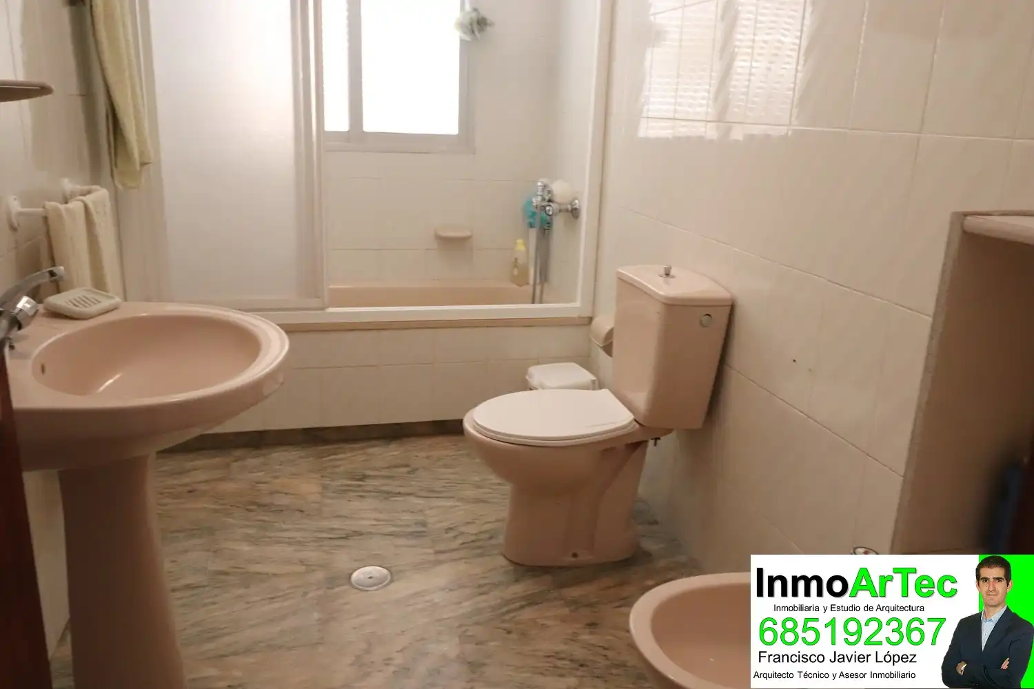 Baño de Casa o chalet en venta en Montefrío con Jardín privado, Terraza y Piscina