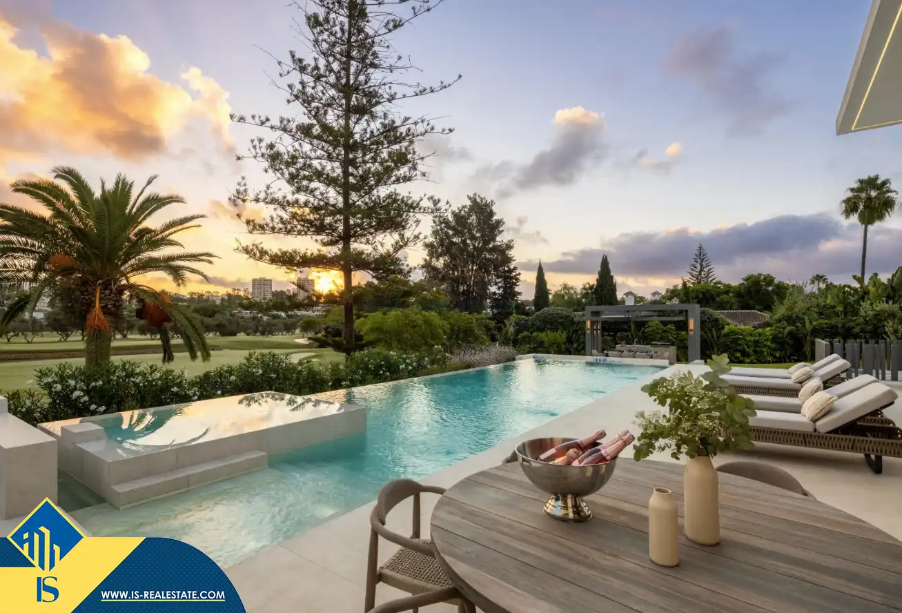 Chalet con piscina en venta en Nueva Andalucía, imagen 3