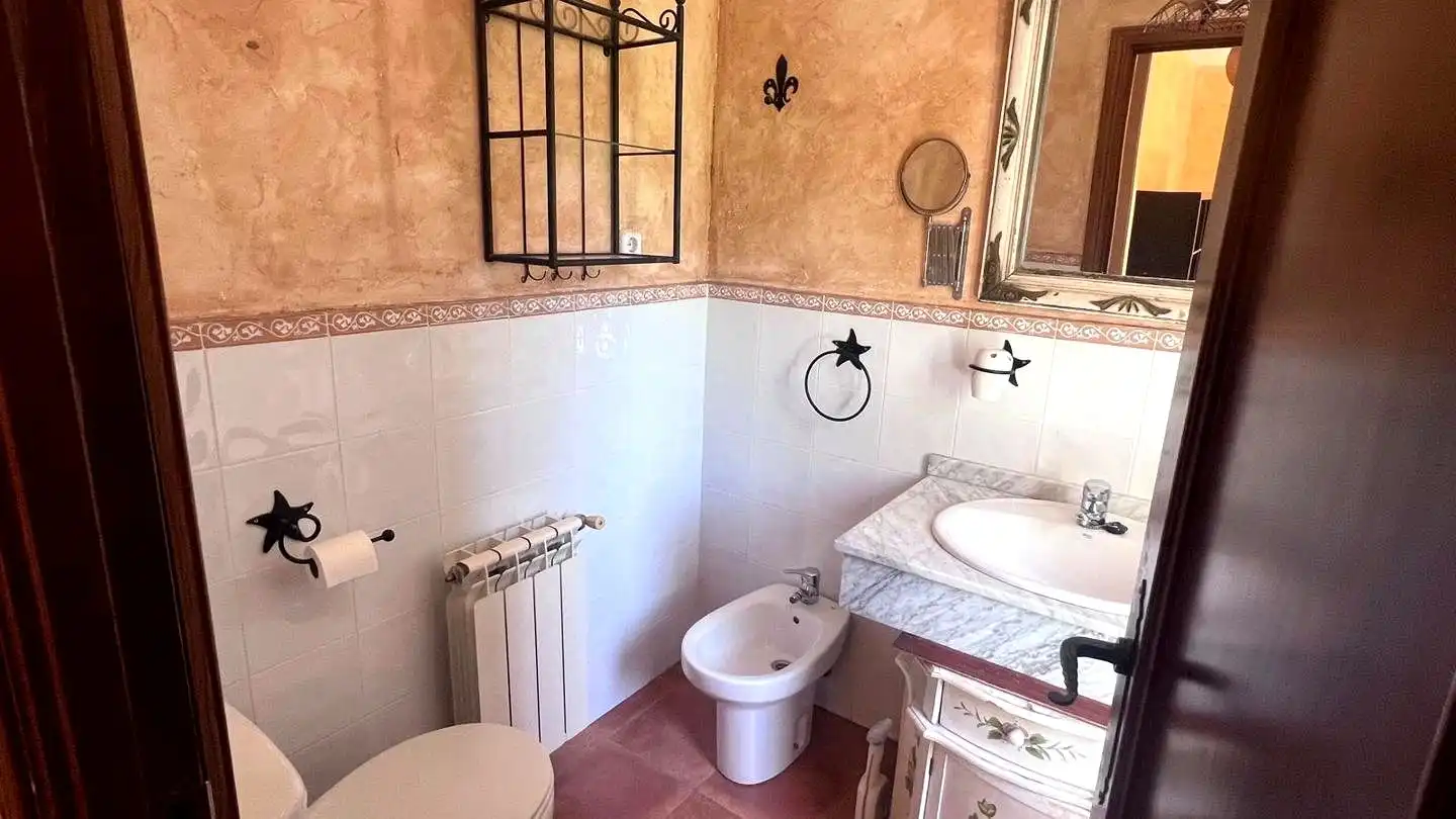 Bany de Casa adosada en venda en Olmeda de las Fuentes amb Calefacció i Jardí privat
