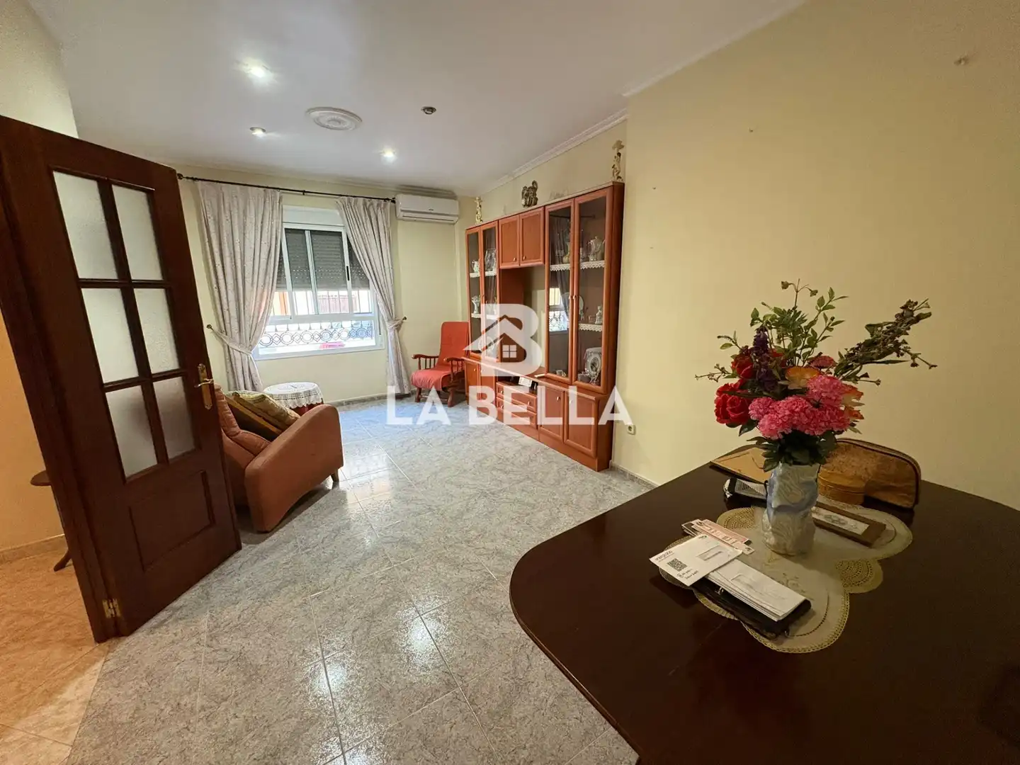 Vista exterior de Casa o xalet en venda en Sevilla amb Aire condicionat, Terrassa i Moblat