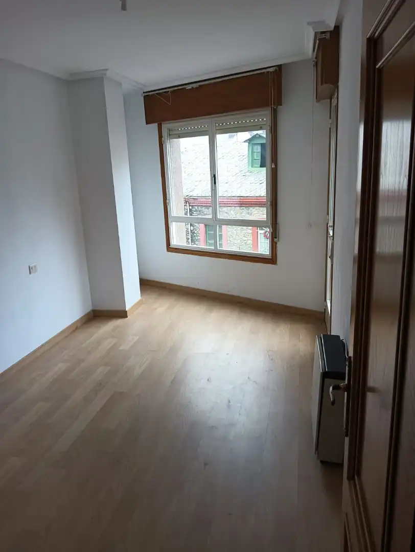 Habitación de Piso en venta en O Barco de Valdeorras   con Calefacción, Trastero y Horno