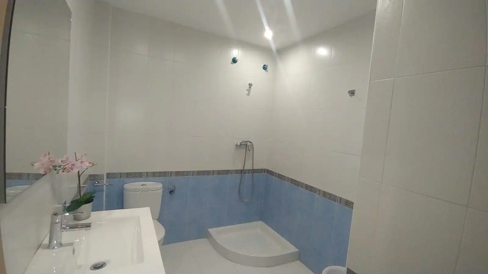 Bany de Apartament de lloguer en Villanueva de la Serena amb Aire condicionat, Calefacció i Parquet