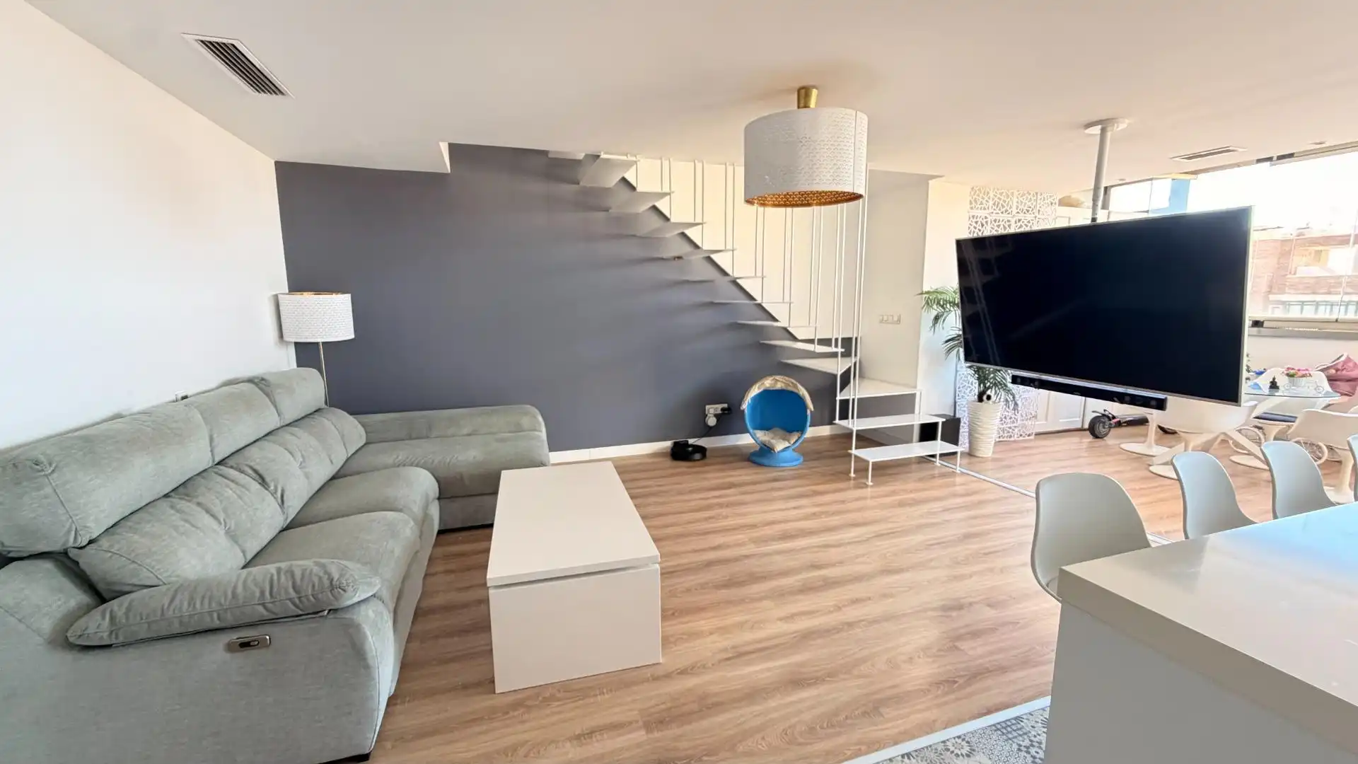 Wohnzimmer von Dachboden zum Verkauf in Elche / Elx mit Heizung, Terrasse und Abstellraum