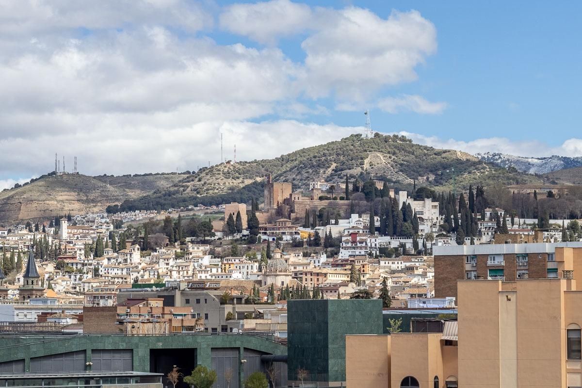Exterior view of Attic for sale in  Granada Capital  with Private garden, Parquet flooring and Terrace