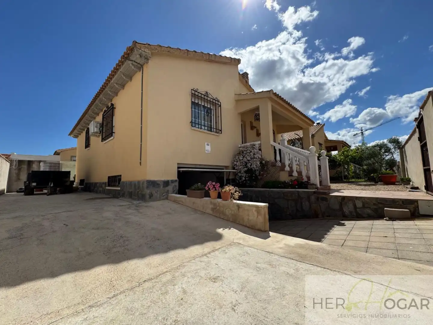 Vista exterior de Casa o chalet en venta en Burguillos de Toledo con Aire acondicionado, Calefacción y Jardín privado