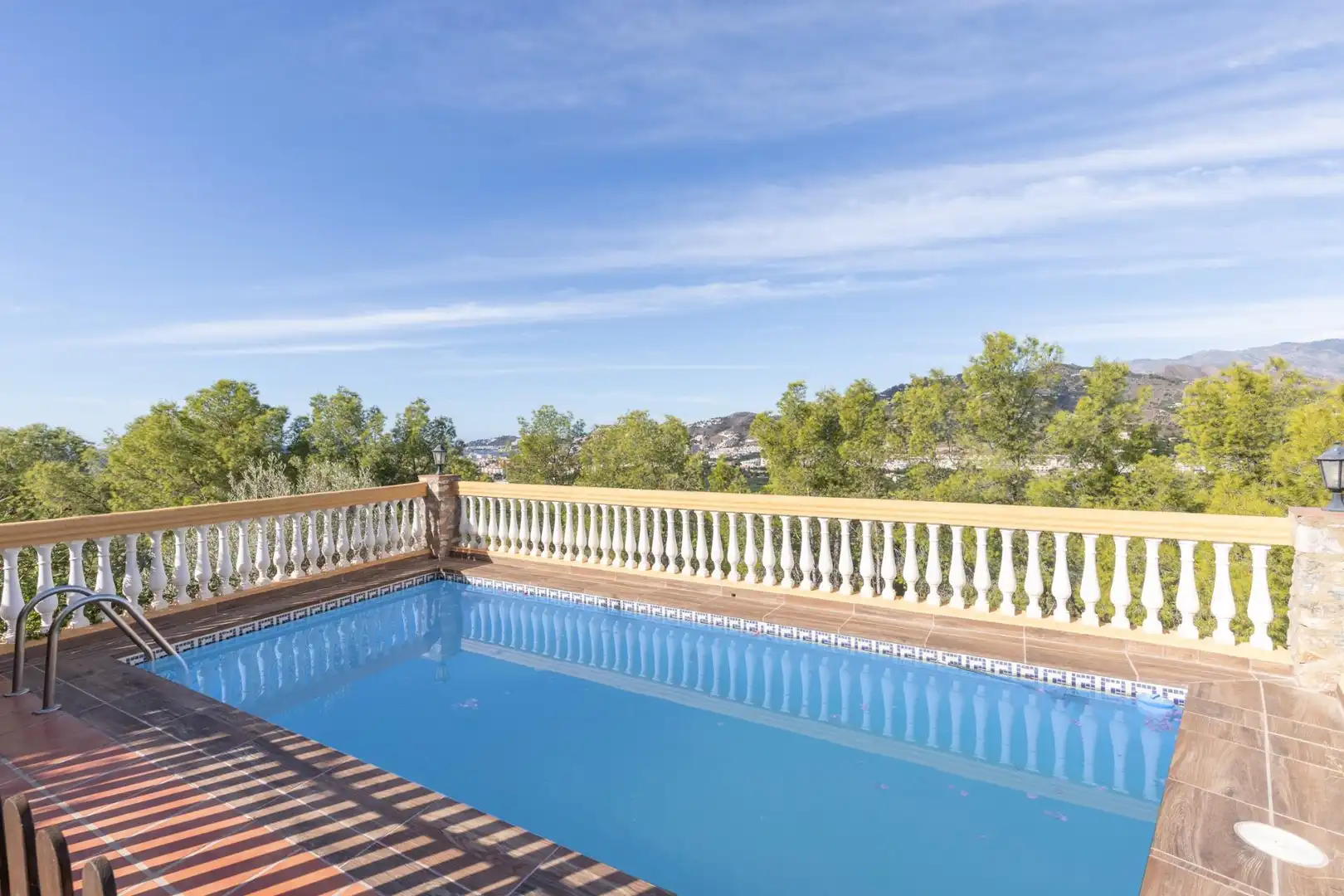 Piscina de Casa o chalet en venta en Madrid con Aire acondicionado, Calefacción y Jardín privado