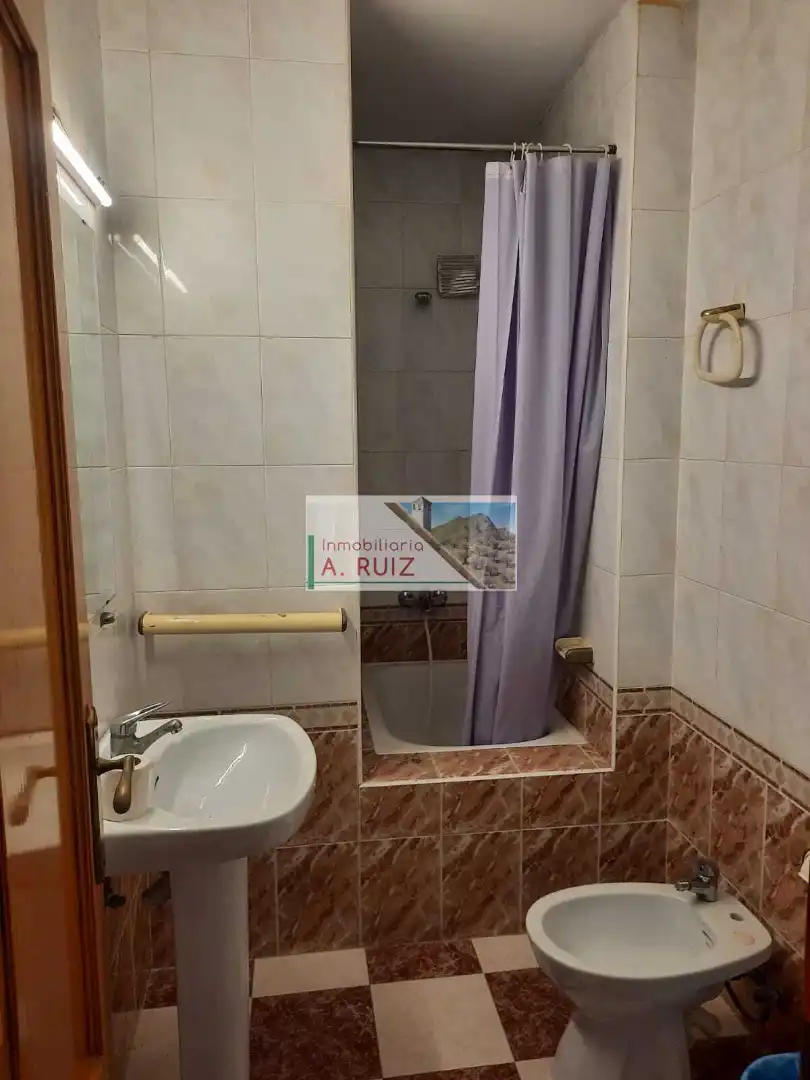 Bany de Edifici en venda en Lucena