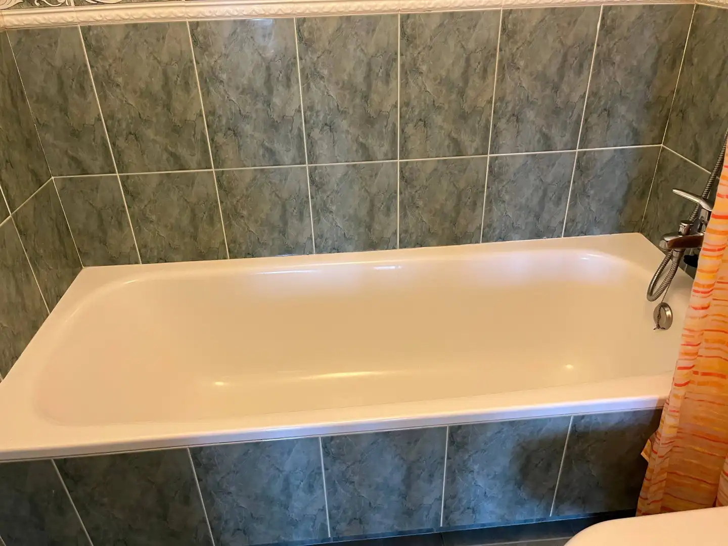 Baño de Piso de alquiler en Santiago de Compostela  con Calefacción, Trastero y Amueblado