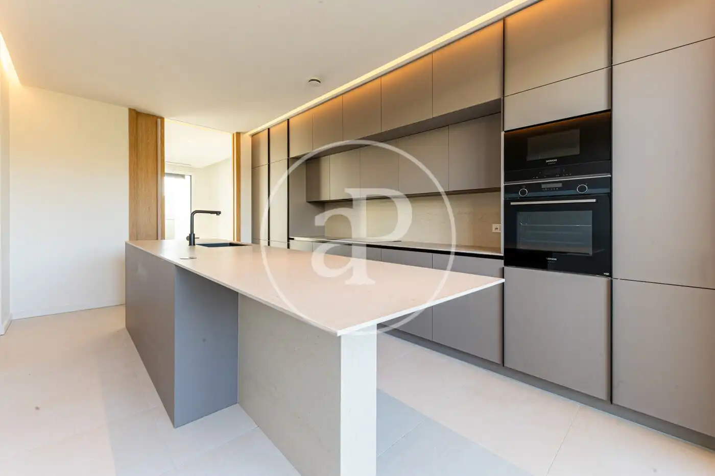 Kitchen of Flat for rent in Pozuelo de Alarcón  with Air Conditioner, Heating and Private garden