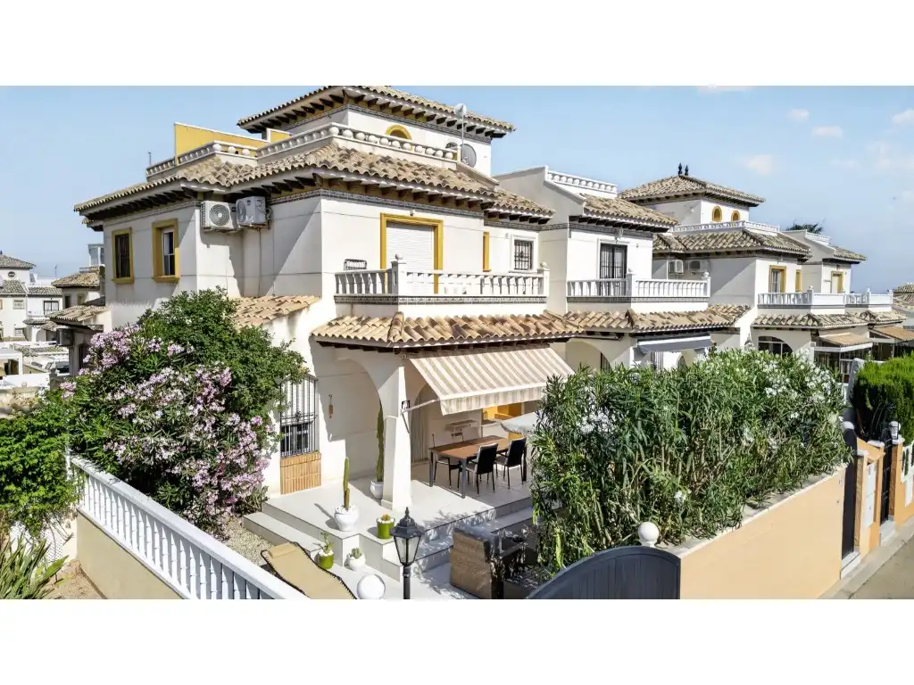 Exterior view of Houses for sale in Orihuela  with Air Conditioner, Private garden and Furnished
