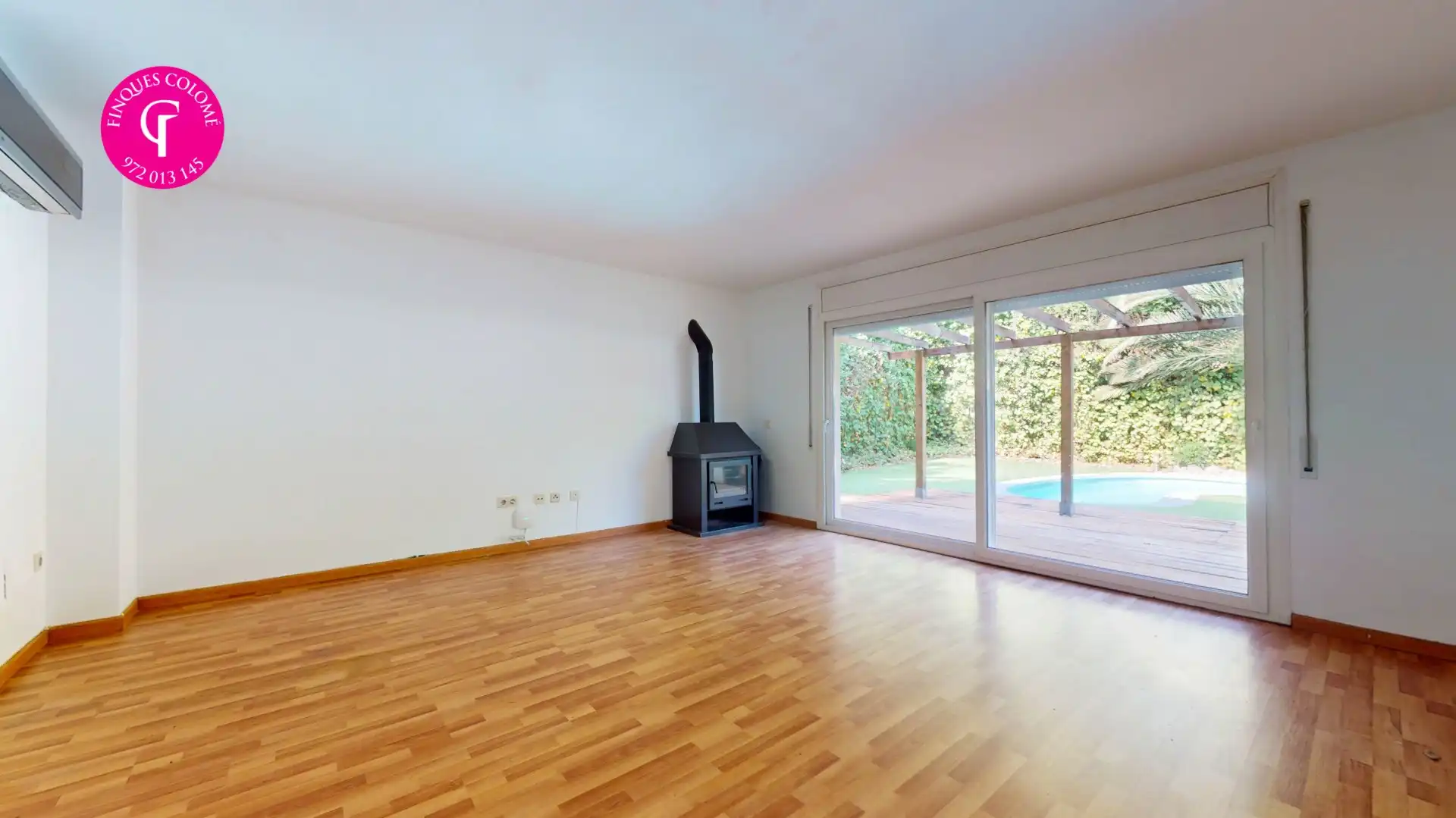 Sala d'estar de Casa adosada en venda en Girona amb Aire condicionat, Calefacció i Traster