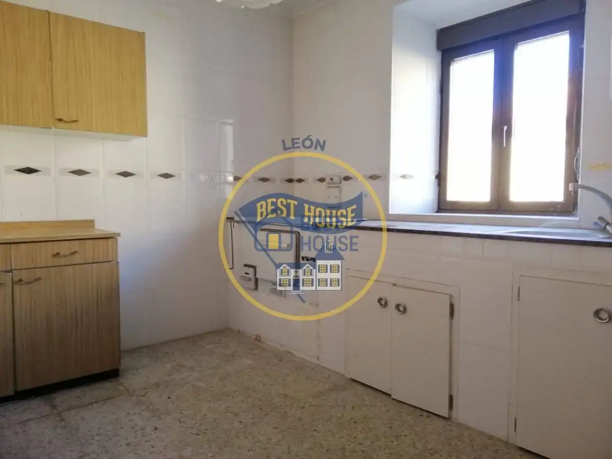 Kitchen of Houses for sale in Rioseco de Tapia  with Storage room and Balcony