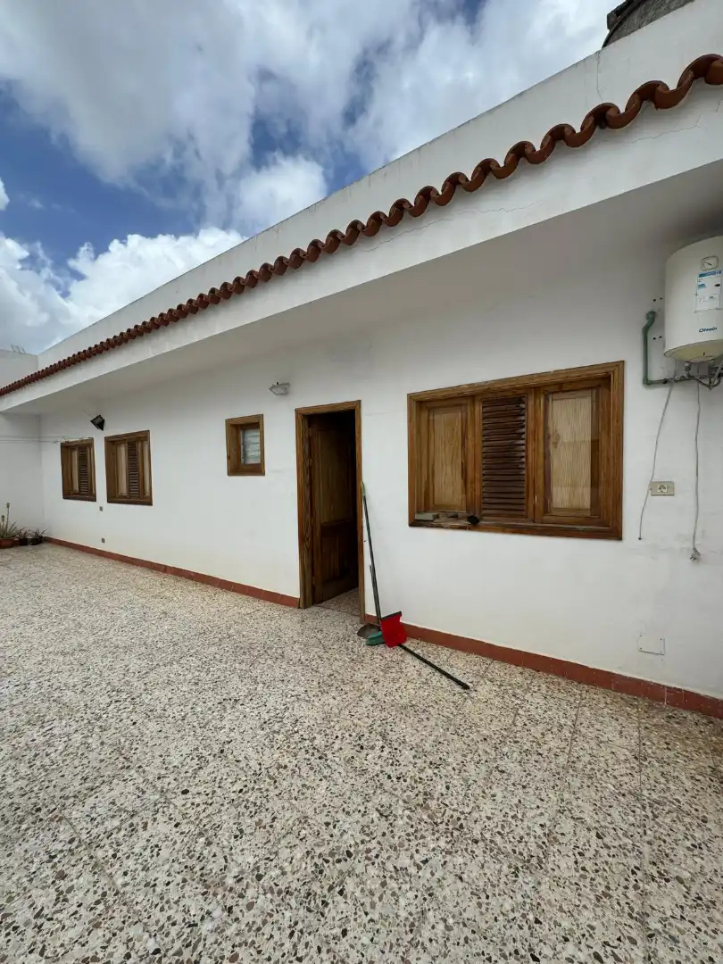 Vista exterior de Casa o chalet en venta en Arucas con Terraza, Amueblado y Balcón