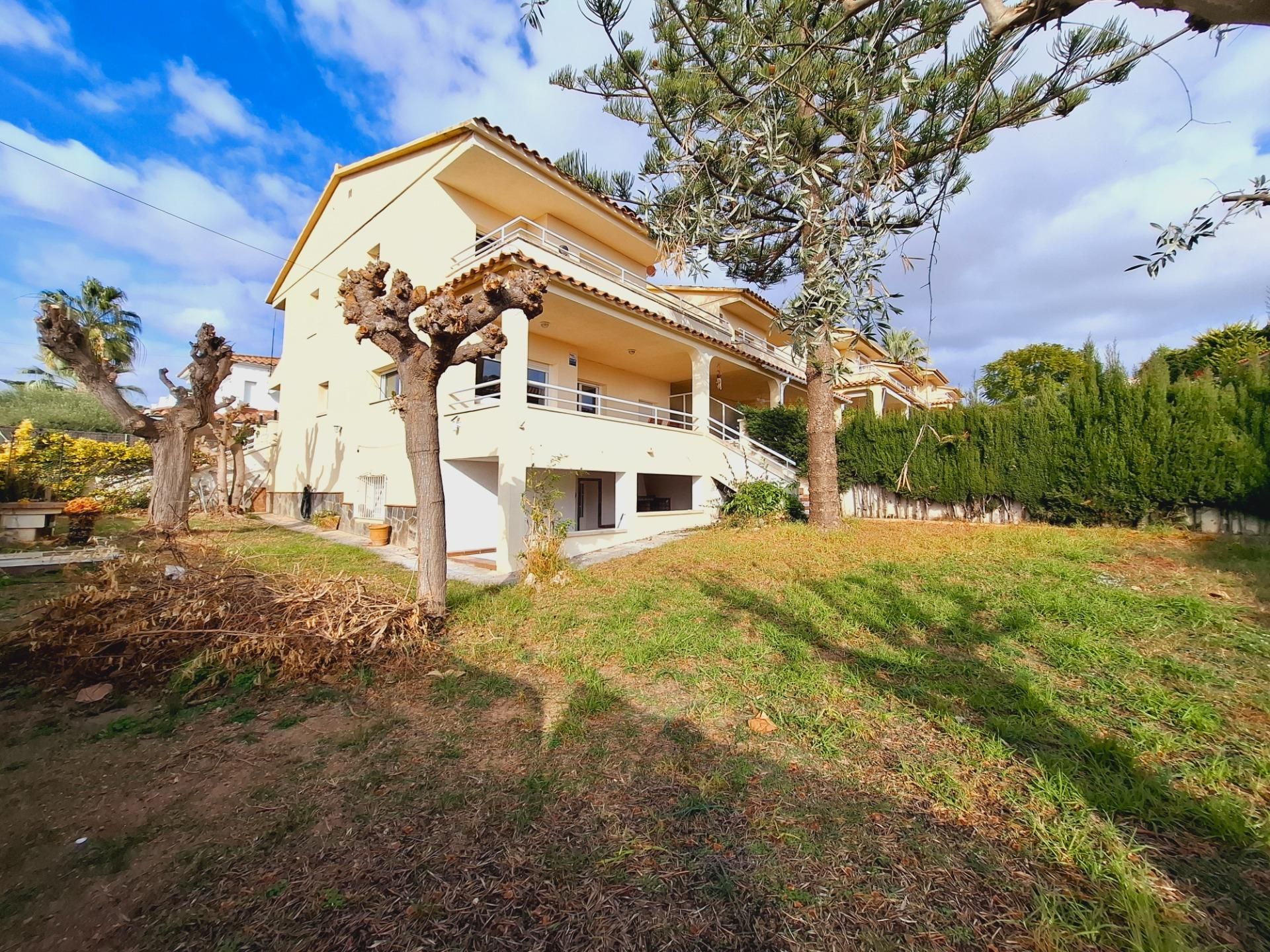 Exterior view of Single-family semi-detached for sale in Calafell  with Private garden, Terrace and Balcony
