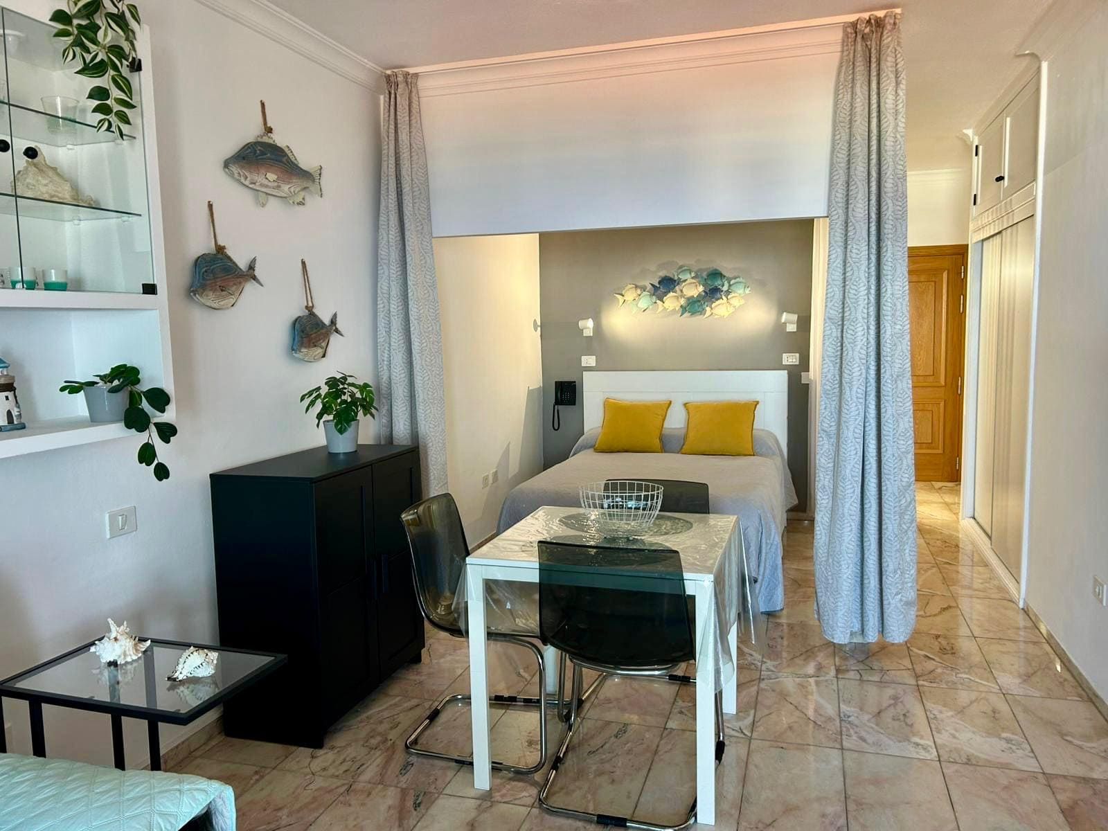 Dormitori de Estudi en venda en Puerto de la Cruz amb Terrassa, Moblat i Microones