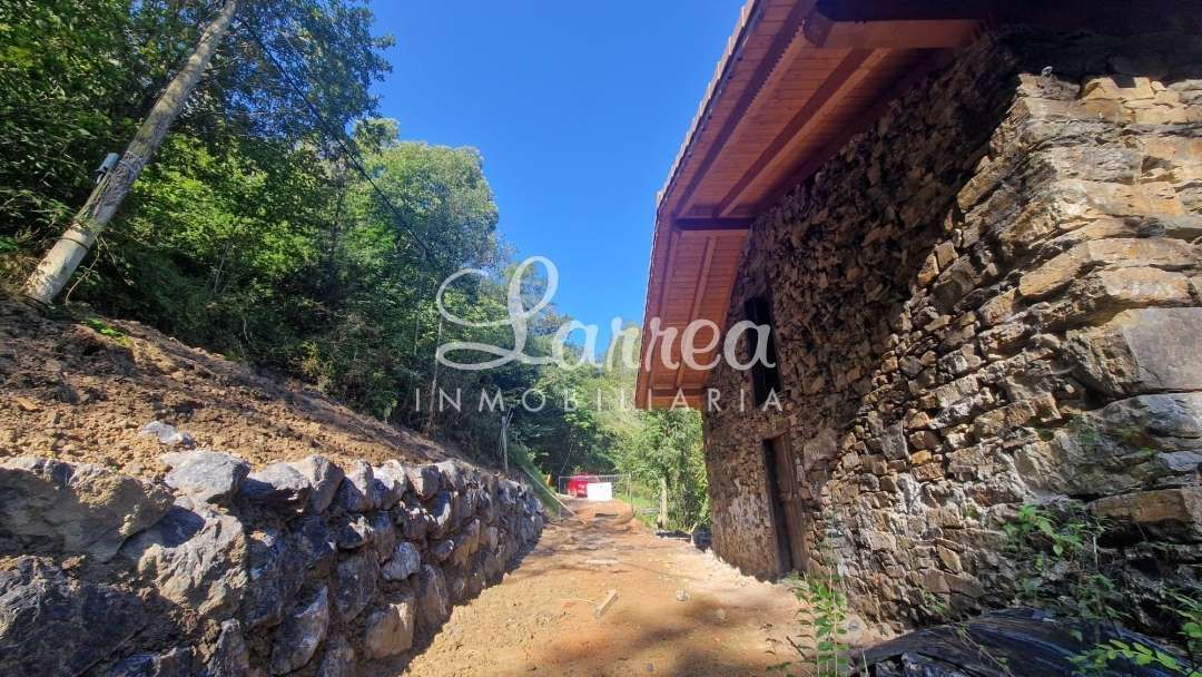Vista exterior de Finca rústica en venda en Zeanuri amb Calefacció
