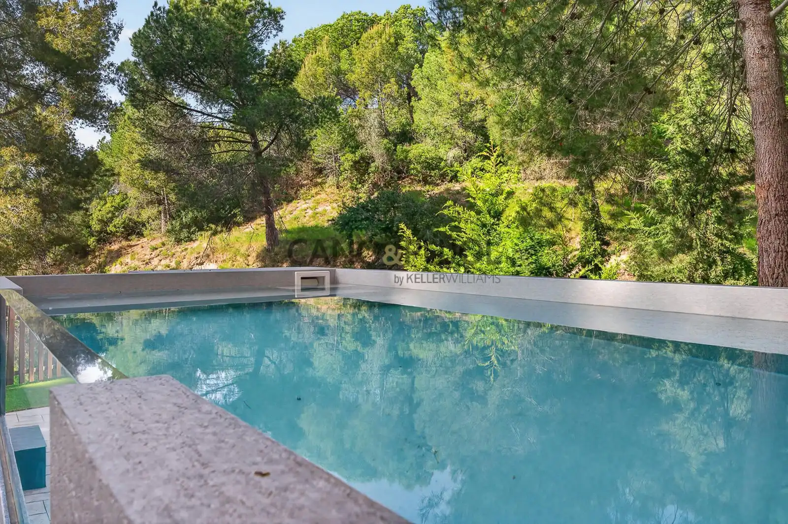 Swimming pool of Houses for sale in Terrassa  with Air Conditioner, Heating and Terrace