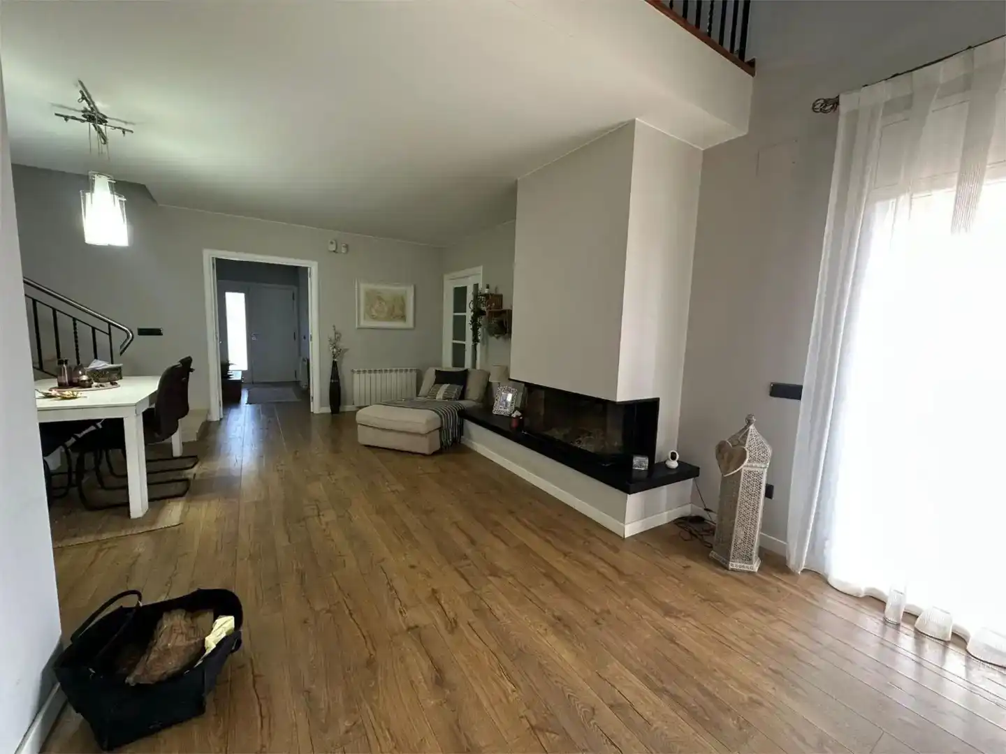Sala d'estar de Pis en venda en El Prat de Llobregat amb Aire condicionat, Jardí privat i Parquet