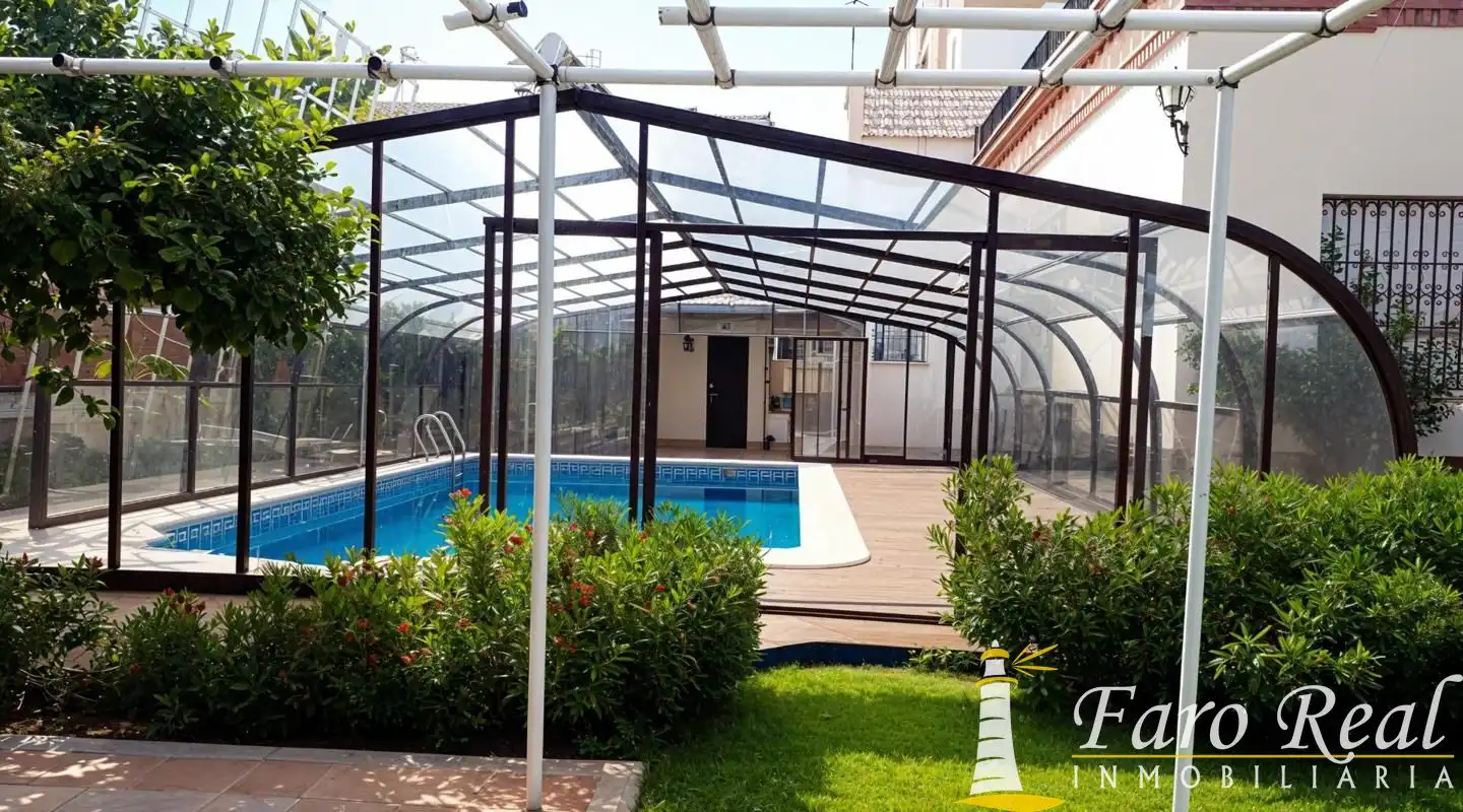 Piscina de Casa o xalet en venda en Sanlúcar de Barrameda amb Calefacció, Jardí privat i Terrassa