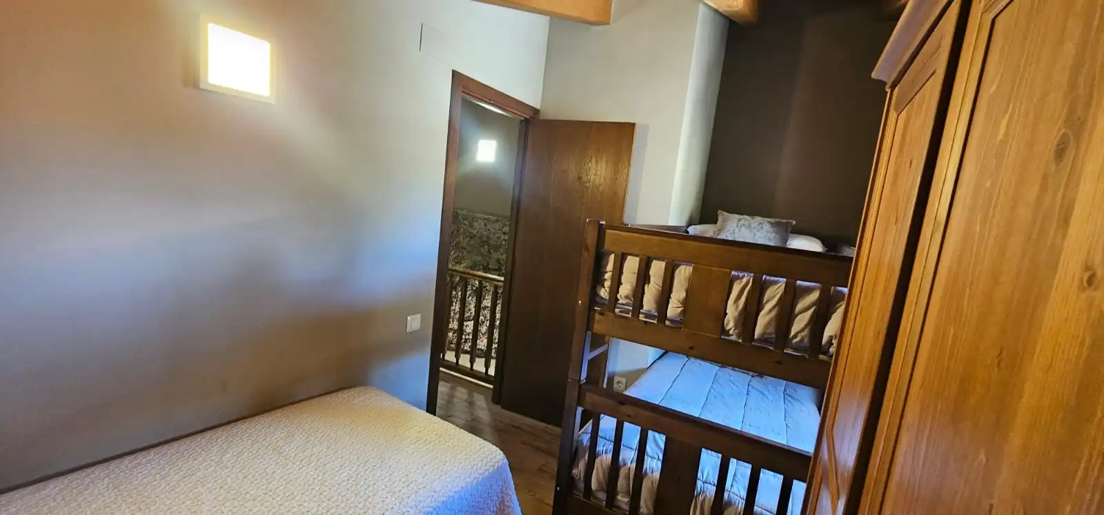 Habitación de Dúplex en venta en El Pont de Suert con Calefacción, Parquet y Amueblado