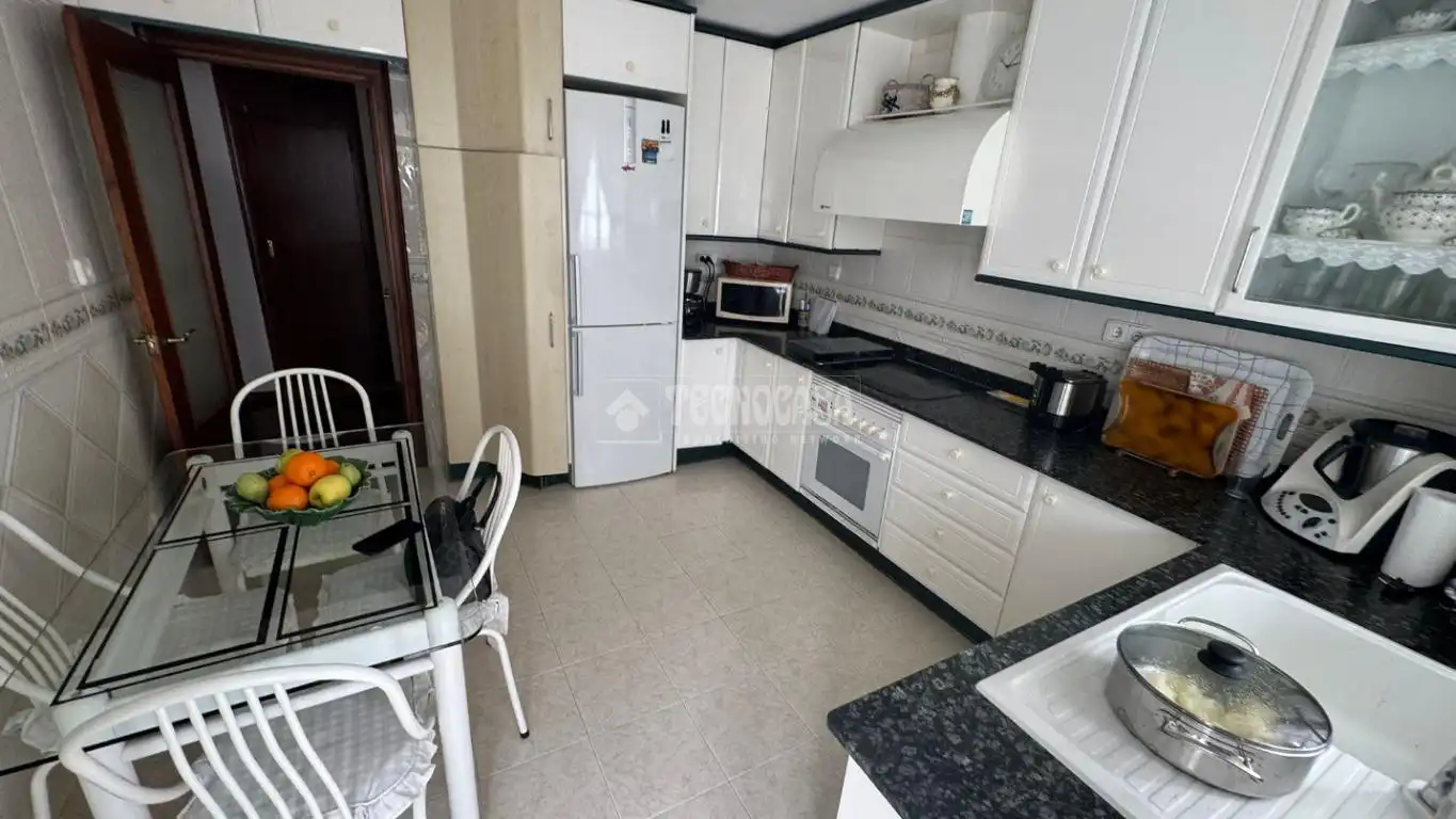 Cocina de Piso en venta en Cádiz con Terraza
