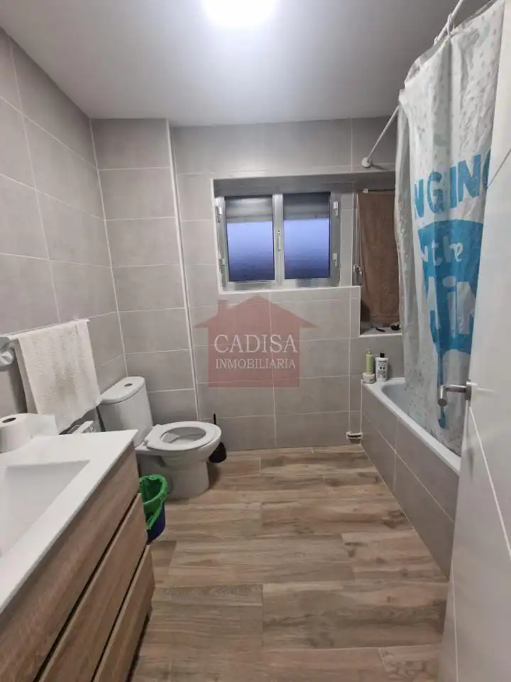 Bathroom of Flat for sale in Salamanca  with Heating and Furnished