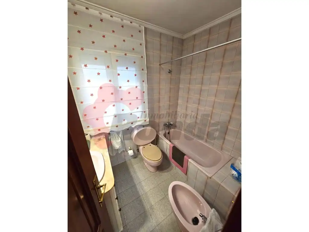 Bathroom of Flat for sale in Lugo  with Furnished