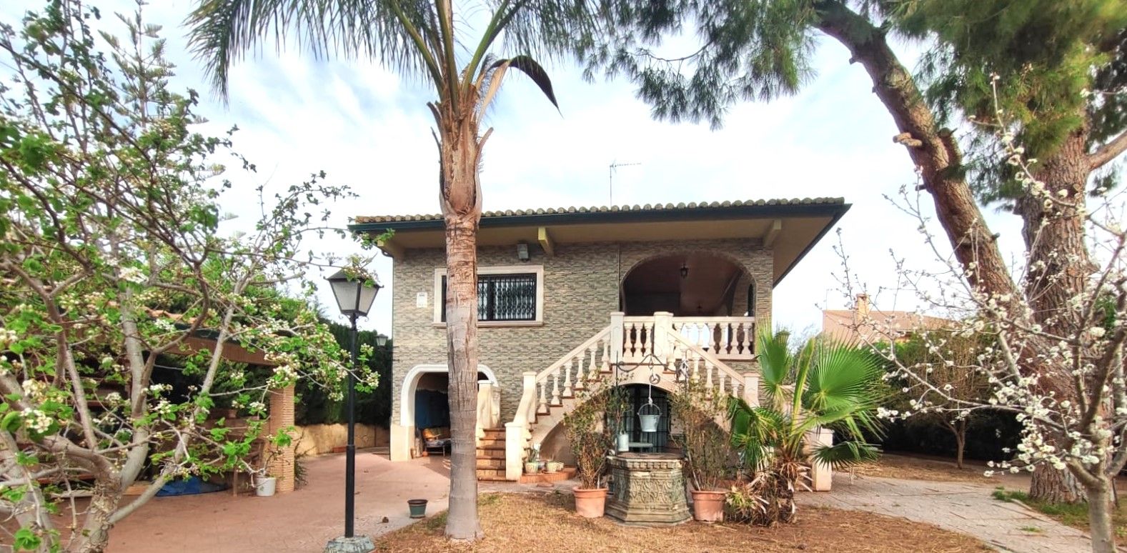 Vista exterior de Casa o xalet en venda en Montserrat amb Calefacció, Jardí privat i Terrassa