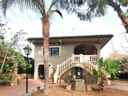 Vista exterior de Casa o xalet en venda en Montserrat amb Terrassa i Piscina