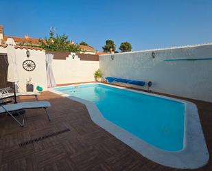 Swimming pool of House or chalet for sale in Esquivias  with Heating, Private garden and Parquet flooring
