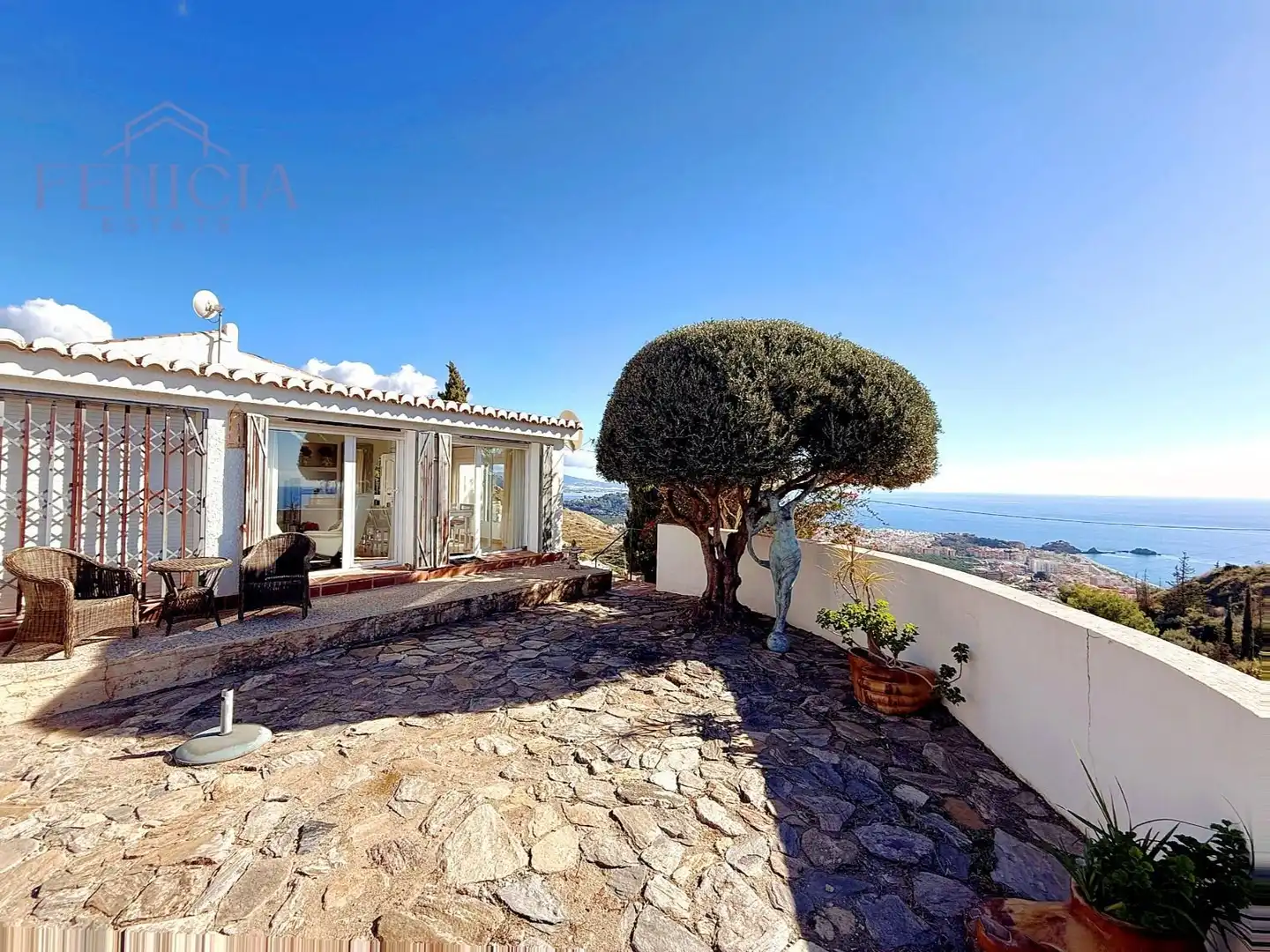 Vista exterior de Casa o chalet en venta en Almuñécar con Aire acondicionado, Calefacción y Jardín privado