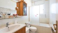 Bany de Apartament en venda en Sant Just Desvern amb Aire condicionat, Calefacció i Jardí privat