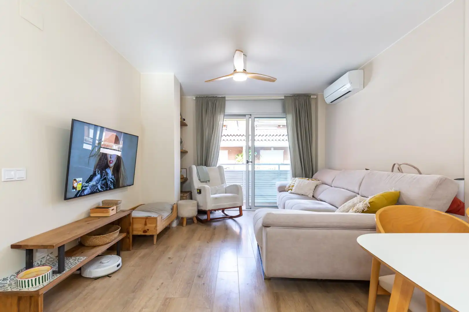 Sala de estar de Ático en venta en Rubí con Aire acondicionado, Calefacción y Terraza