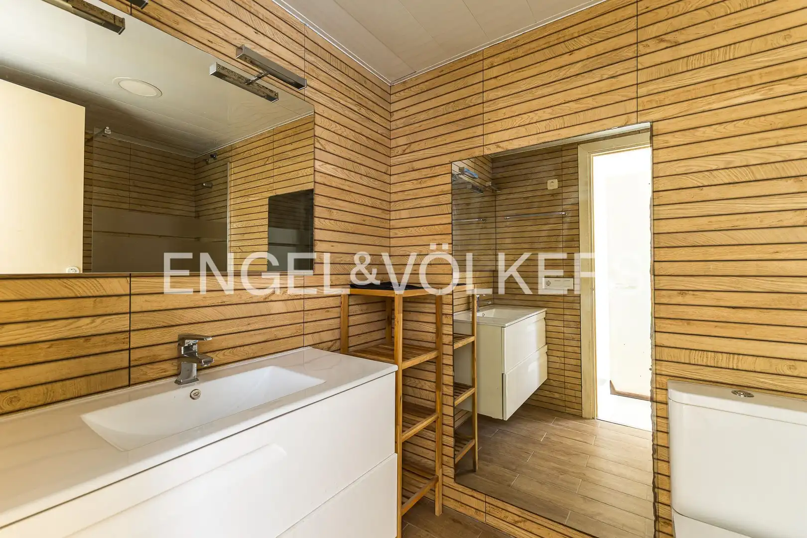 Badezimmer von Wohnung zum Verkauf in Sitges mit Heizung, Privatgarten und Terrasse