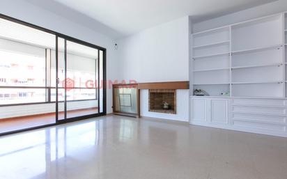 Sala d'estar de Pis en venda en L'Hospitalet de Llobregat amb Balcó