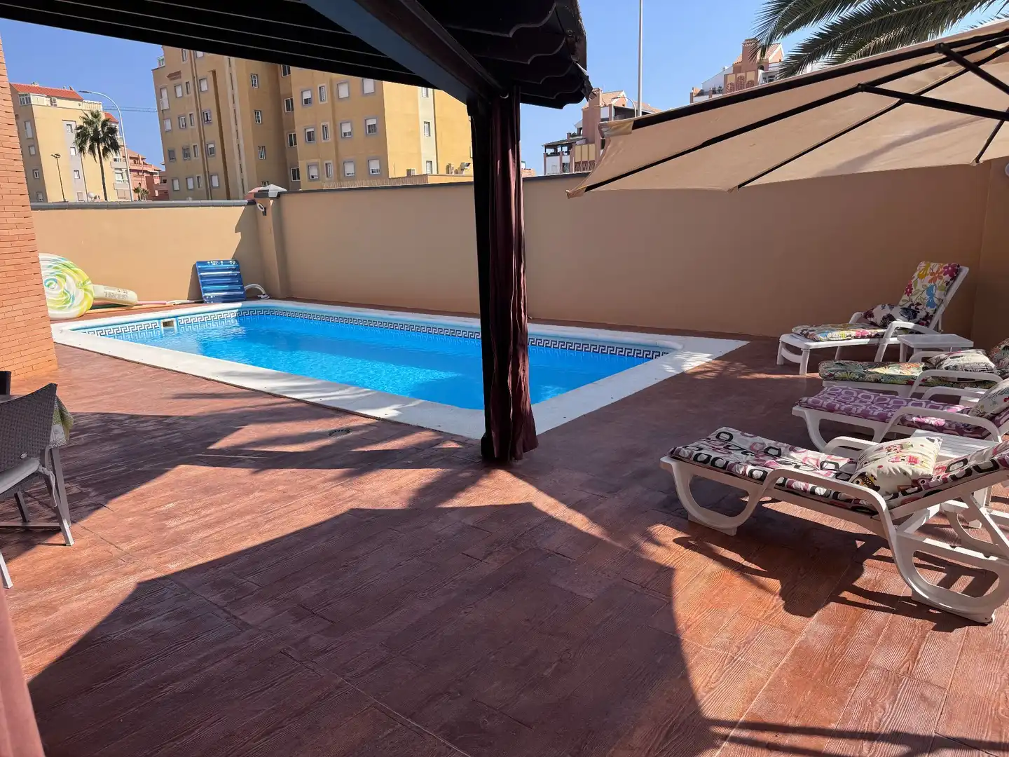 Piscina de Casa o chalet en venta en Roquetas de Mar con Aire acondicionado, Jardín privado y Terraza